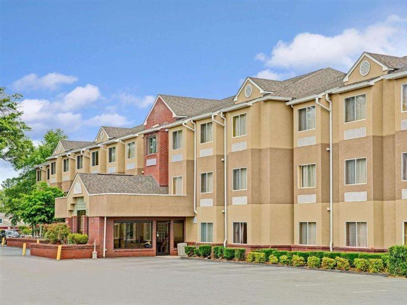 קורנליוס Microtel Inn By Wyndham Lake Norman מראה חיצוני תמונה