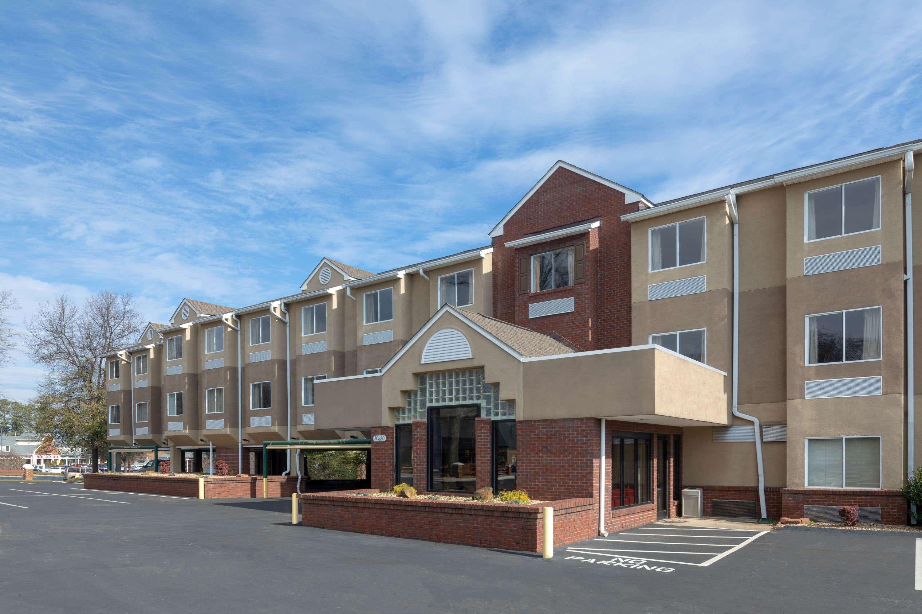 קורנליוס Microtel Inn By Wyndham Lake Norman מראה חיצוני תמונה