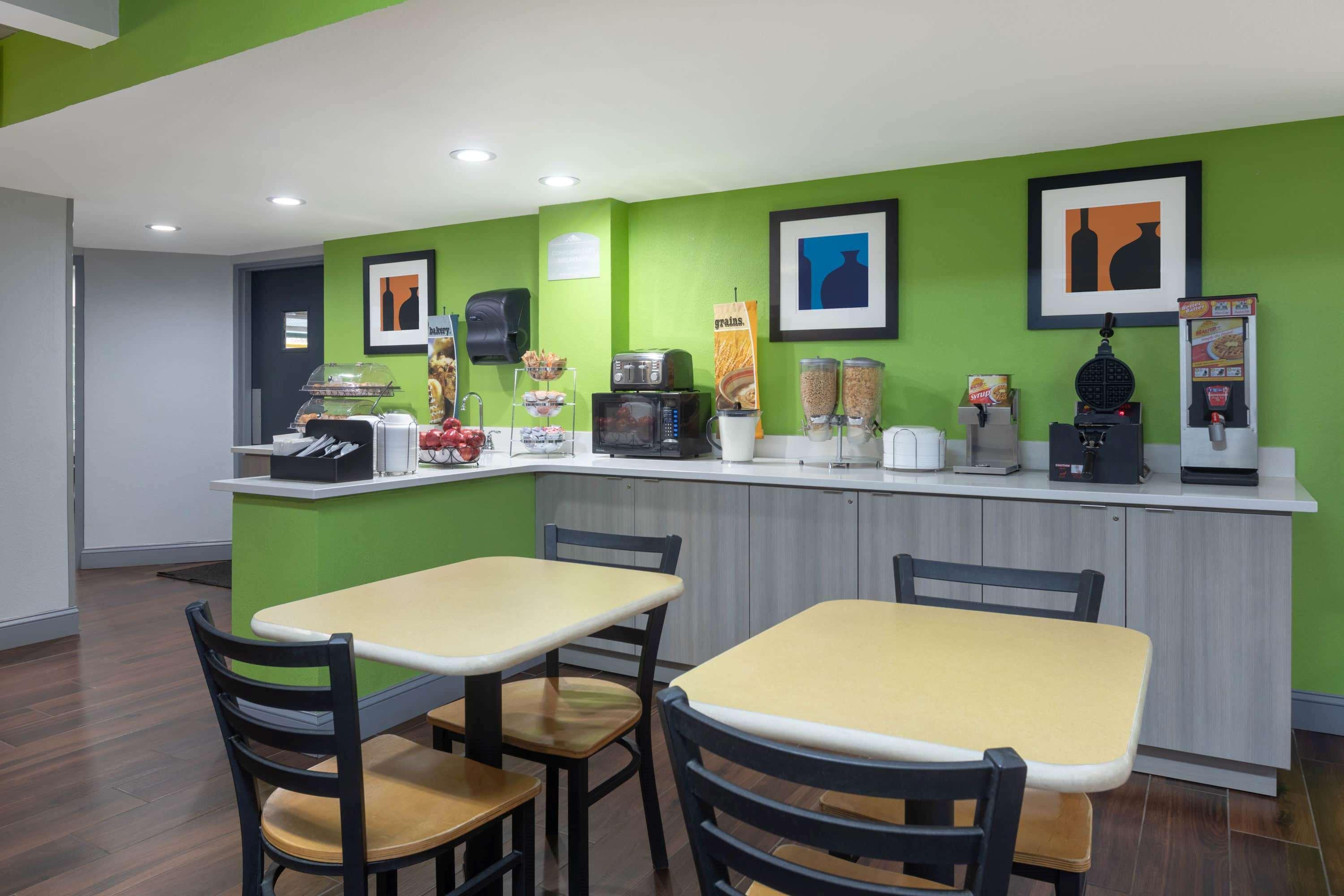 קורנליוס Microtel Inn By Wyndham Lake Norman מראה חיצוני תמונה