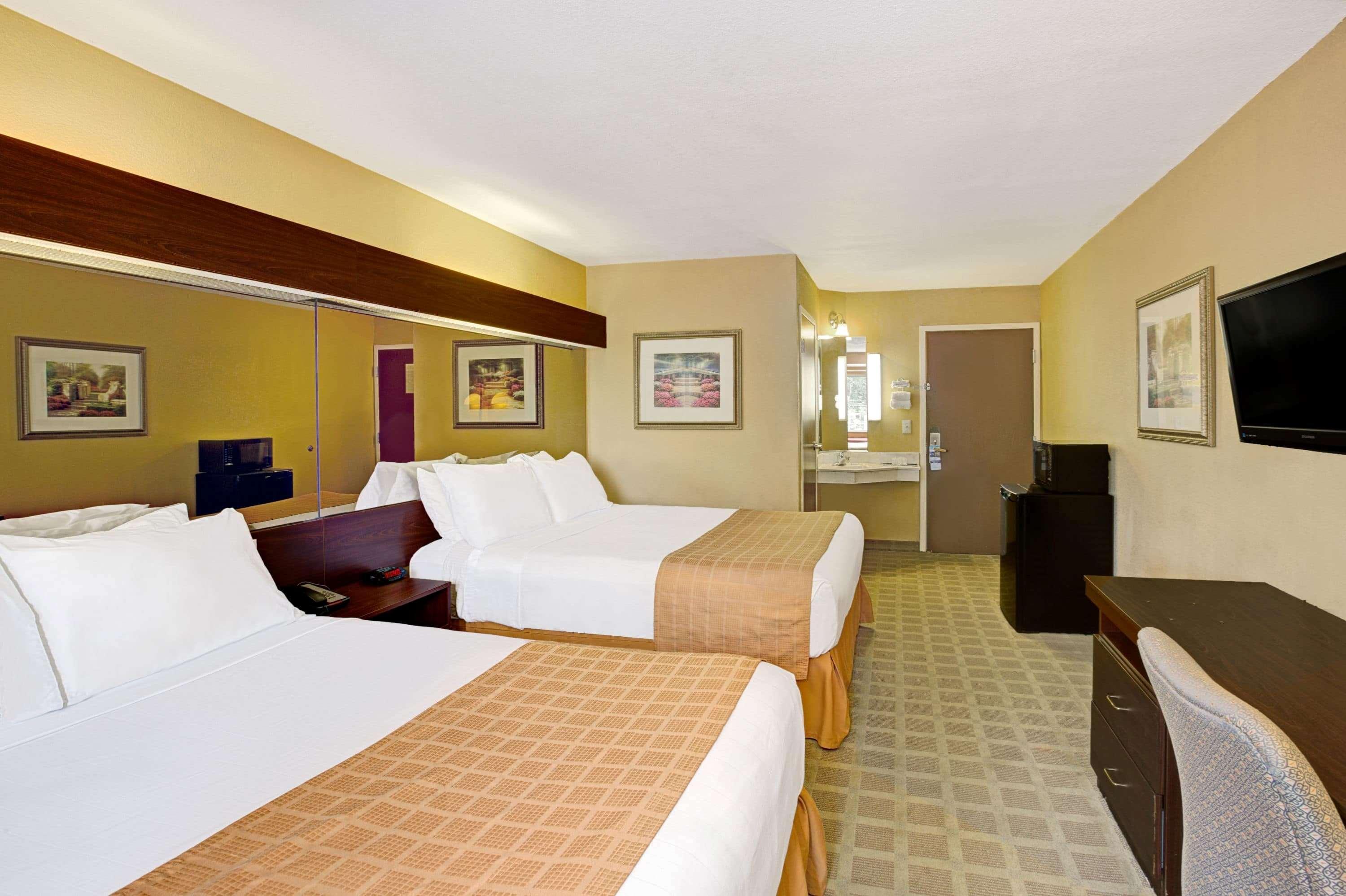 קורנליוס Microtel Inn By Wyndham Lake Norman מראה חיצוני תמונה