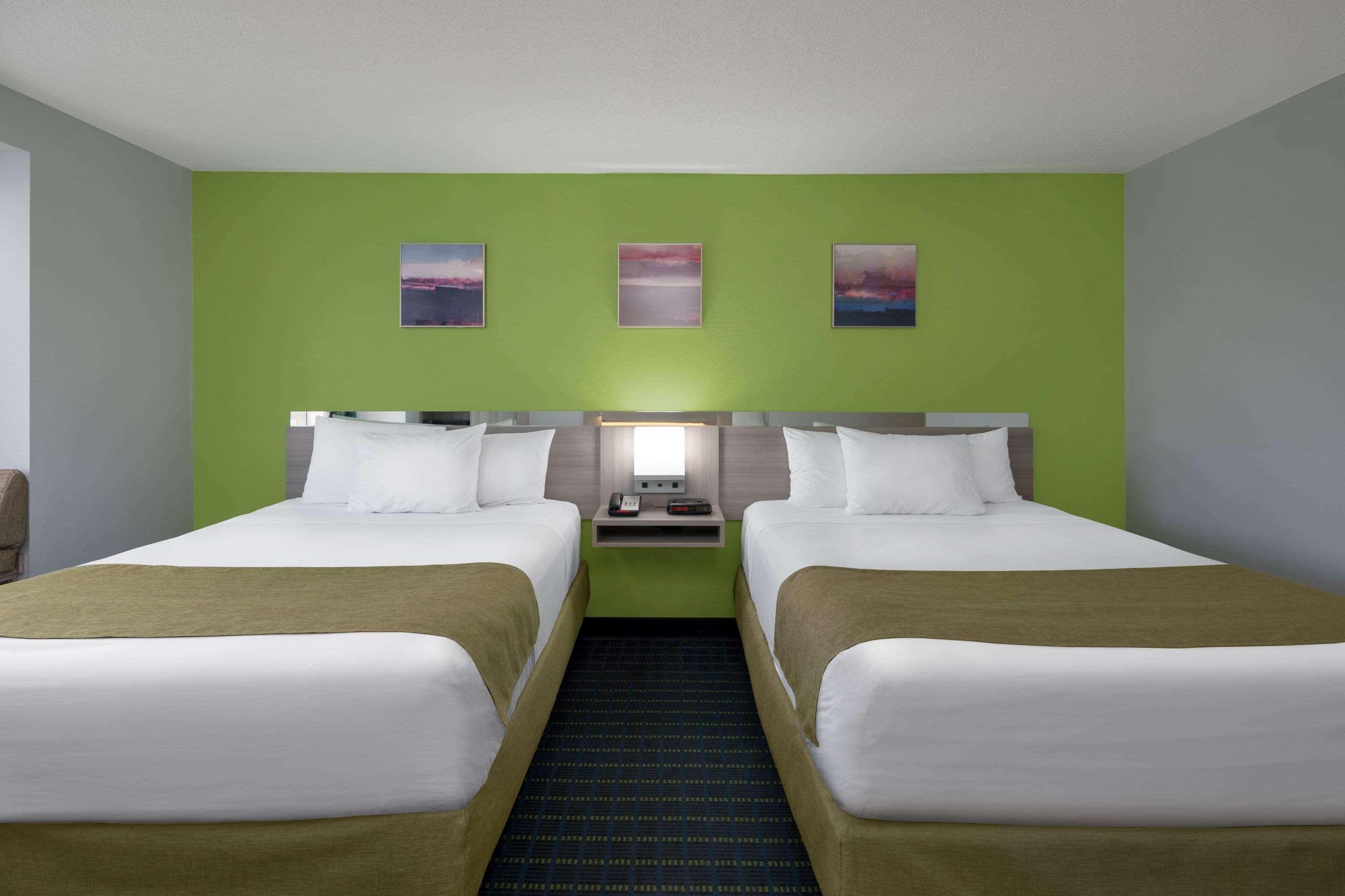 קורנליוס Microtel Inn By Wyndham Lake Norman מראה חיצוני תמונה