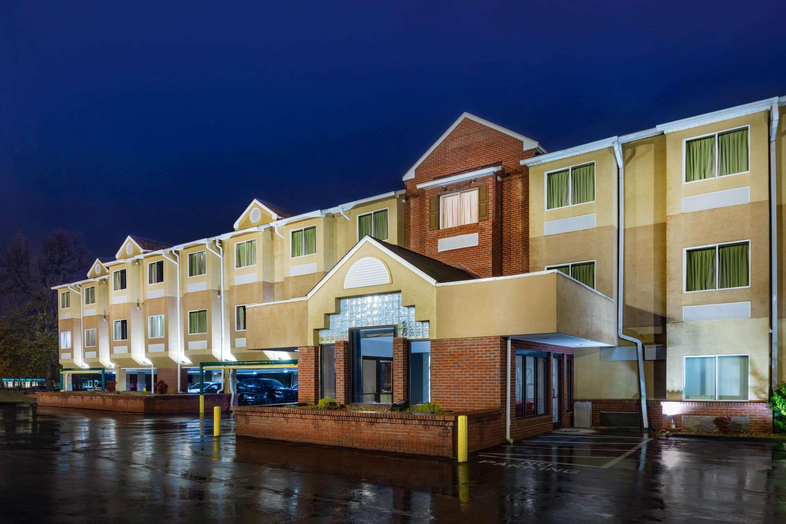 קורנליוס Microtel Inn By Wyndham Lake Norman מראה חיצוני תמונה