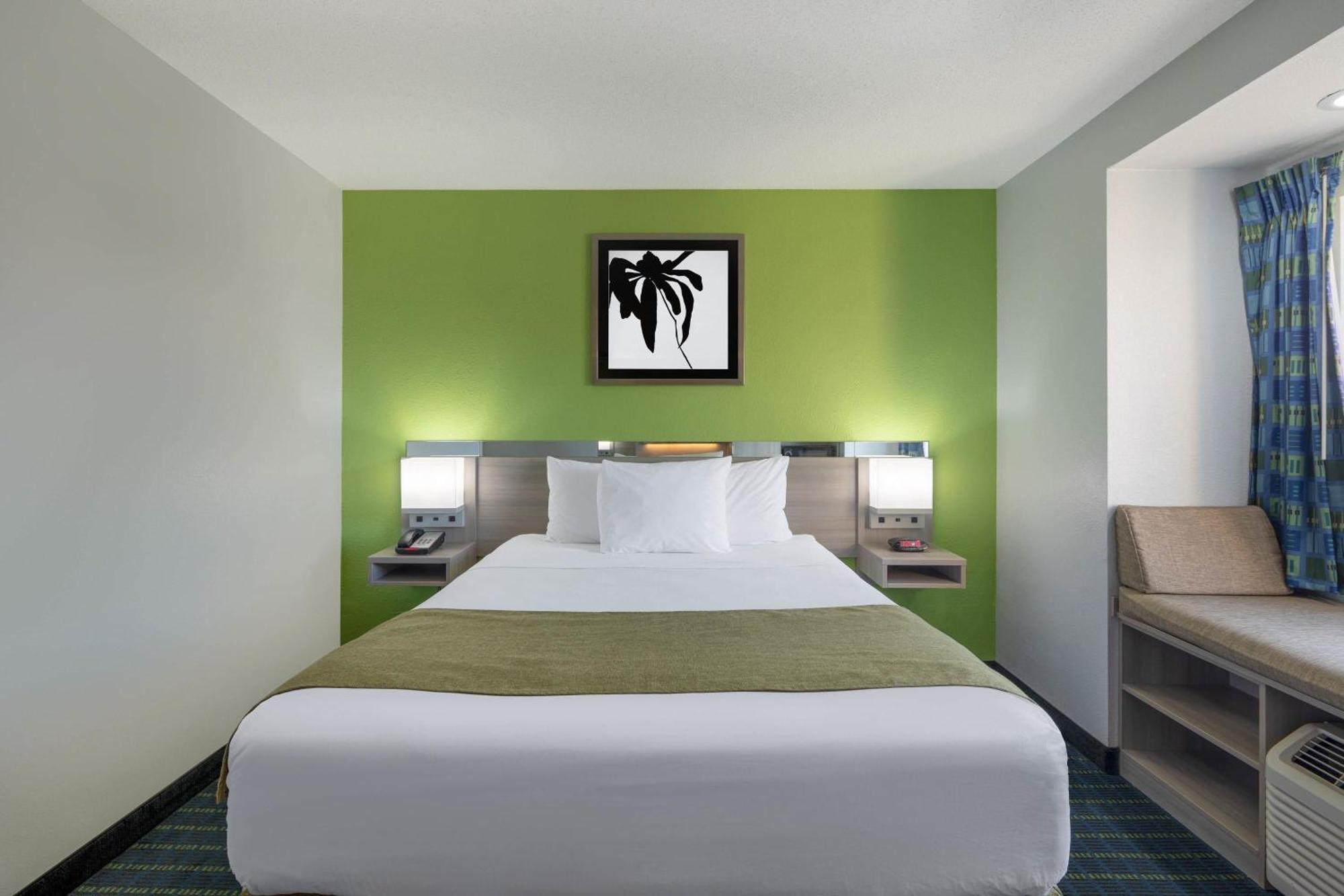 קורנליוס Microtel Inn By Wyndham Lake Norman מראה חיצוני תמונה