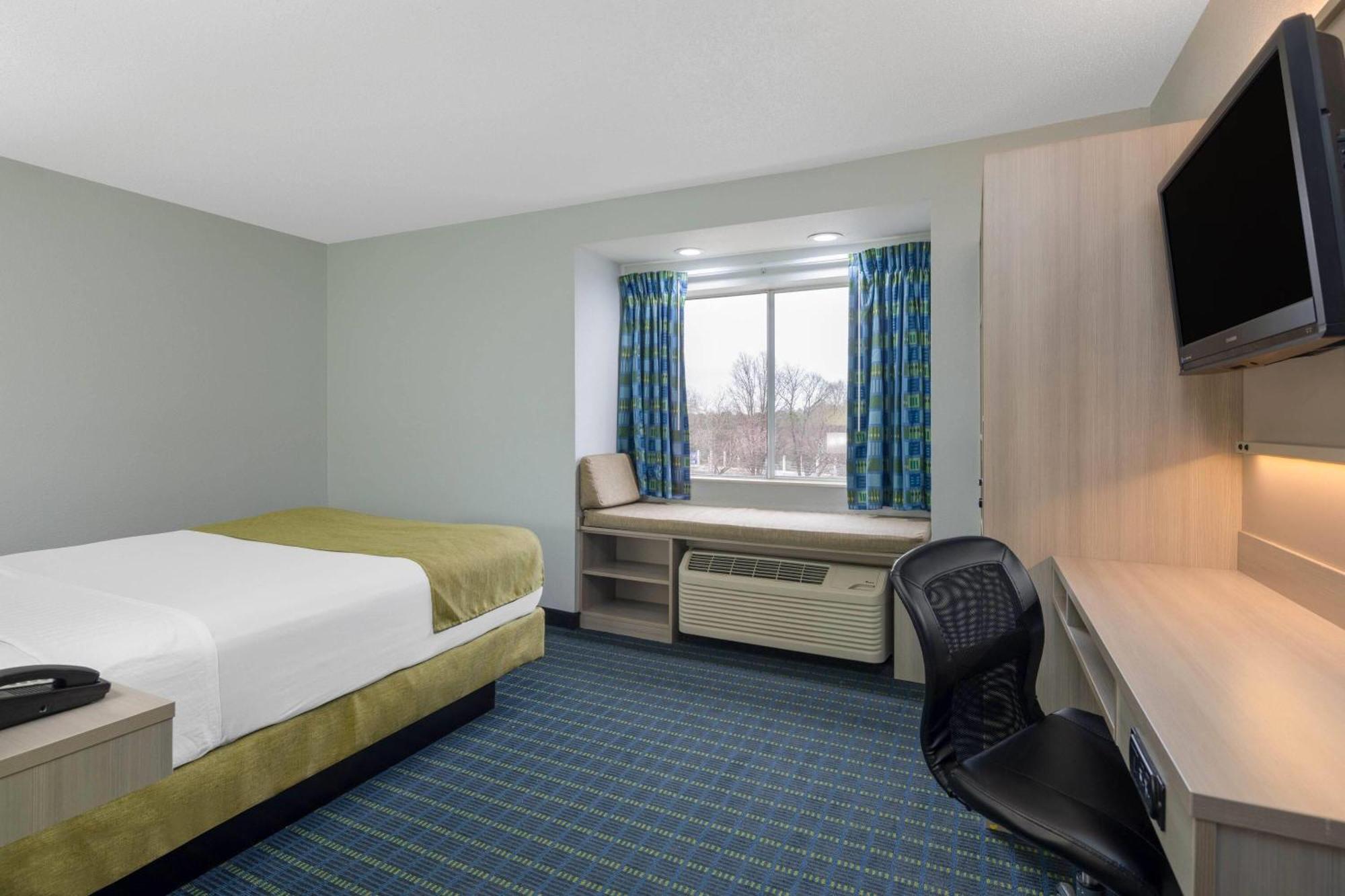קורנליוס Microtel Inn By Wyndham Lake Norman מראה חיצוני תמונה